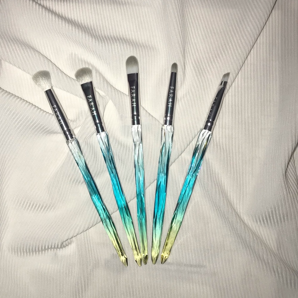 5 make up brushes